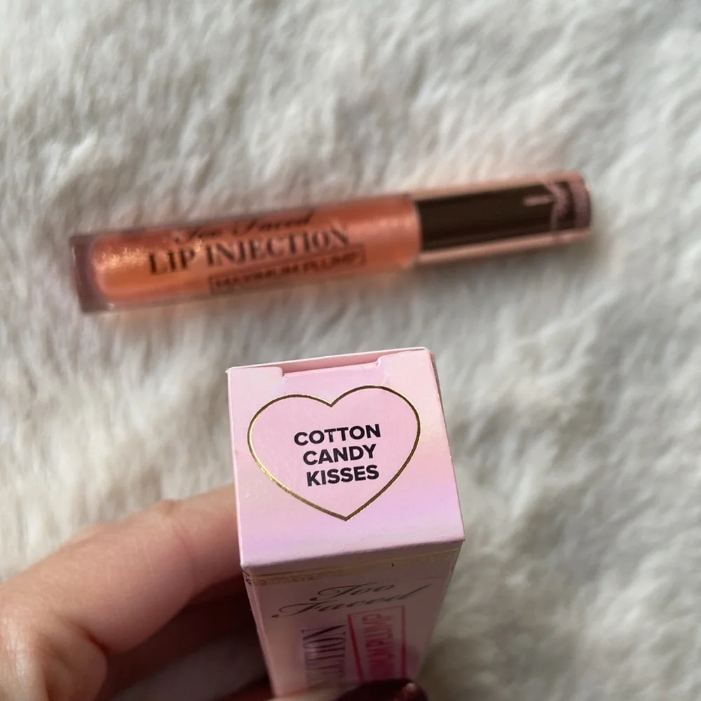 Too Faced Lip Injection Maximum Plump Lip gloss  Cotton candy kisses peachy pink